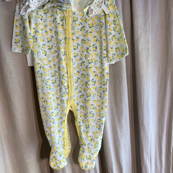 Jessica Simpson Baby 5-Pc Layette Set - Picture 6 of 12